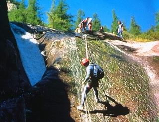 Canyoning en vallée d'Ossau en Béarn Pyrénées