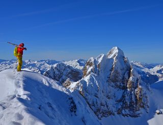 Ski de rando en vallée d'Ossau en Béarn Pyrénées