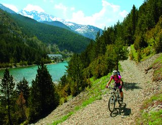 VTT à la Serra dans la vallée de Tena dans l'Aragon